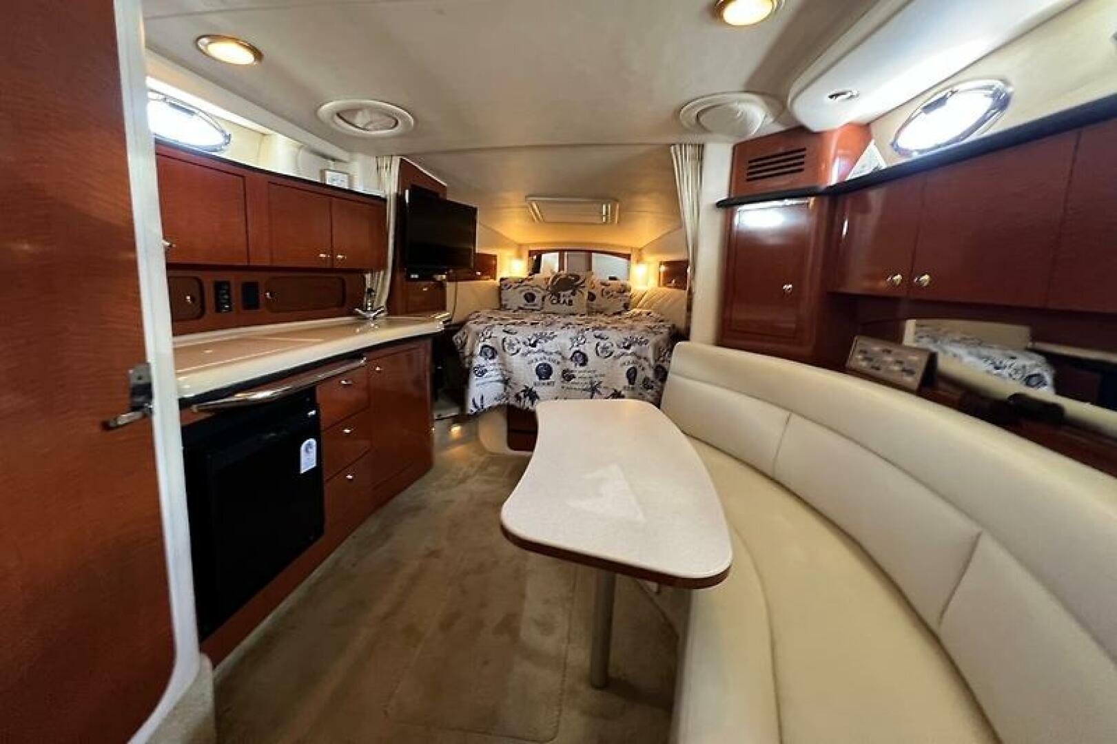 WE RE OFF ON AN ADVENTURE 32ft Sea Ray Yacht For Sale