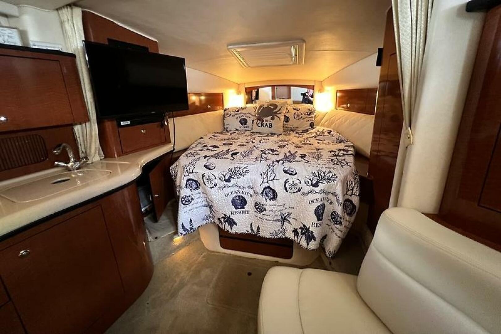 WE RE OFF ON AN ADVENTURE 32ft Sea Ray Yacht For Sale
