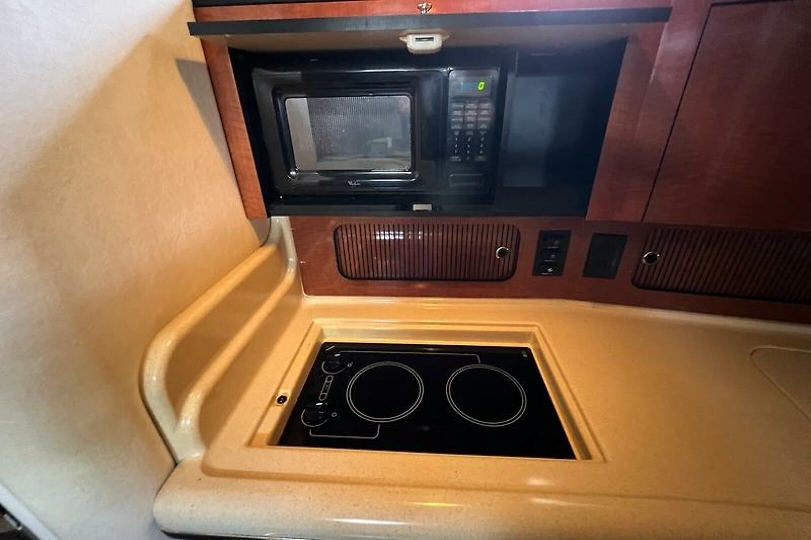 WE RE OFF ON AN ADVENTURE 32ft Sea Ray Yacht For Sale