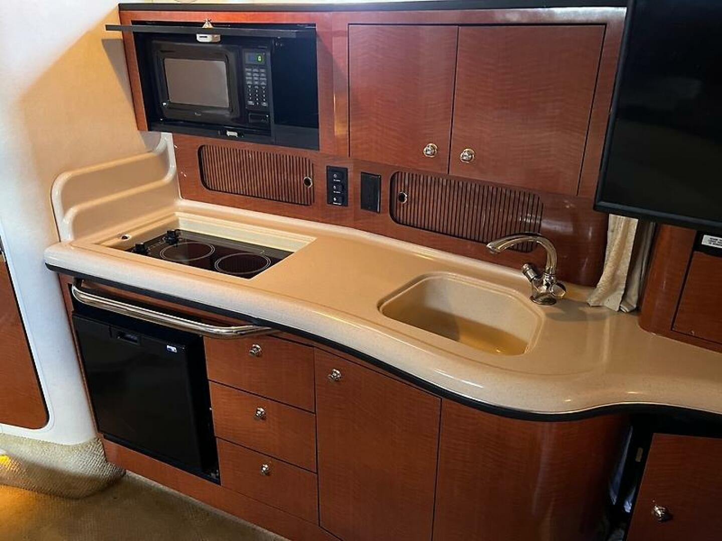 WE RE OFF ON AN ADVENTURE 32ft Sea Ray Yacht For Sale