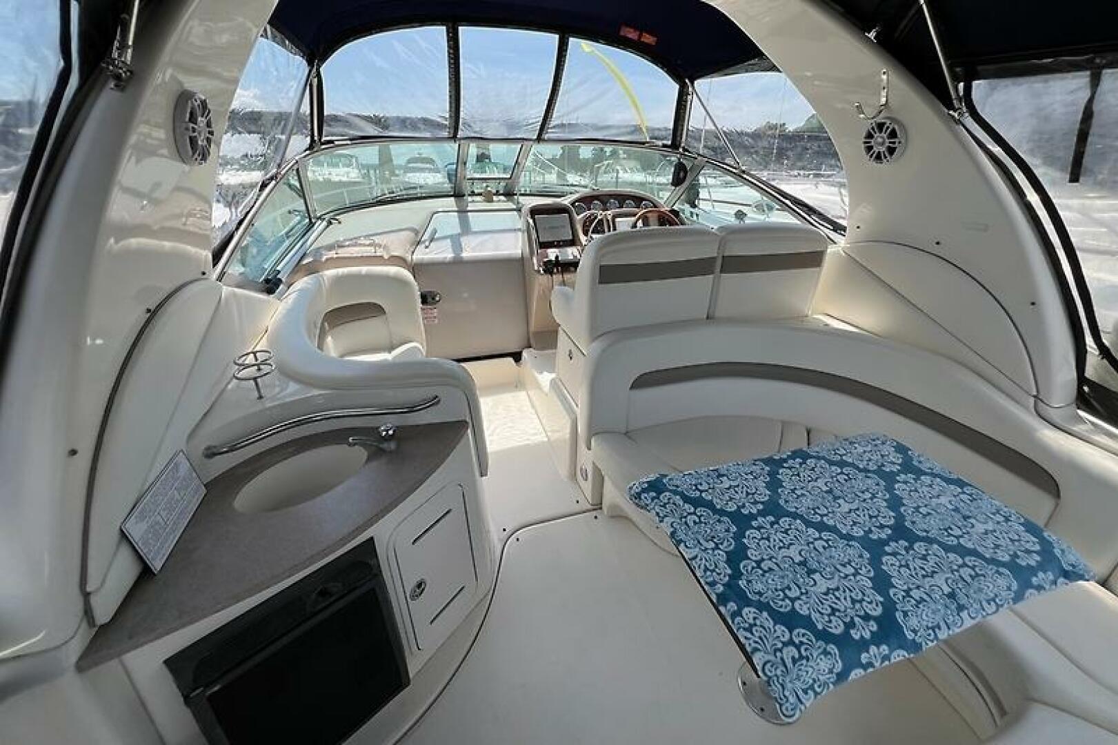 WE RE OFF ON AN ADVENTURE 32ft Sea Ray Yacht For Sale
