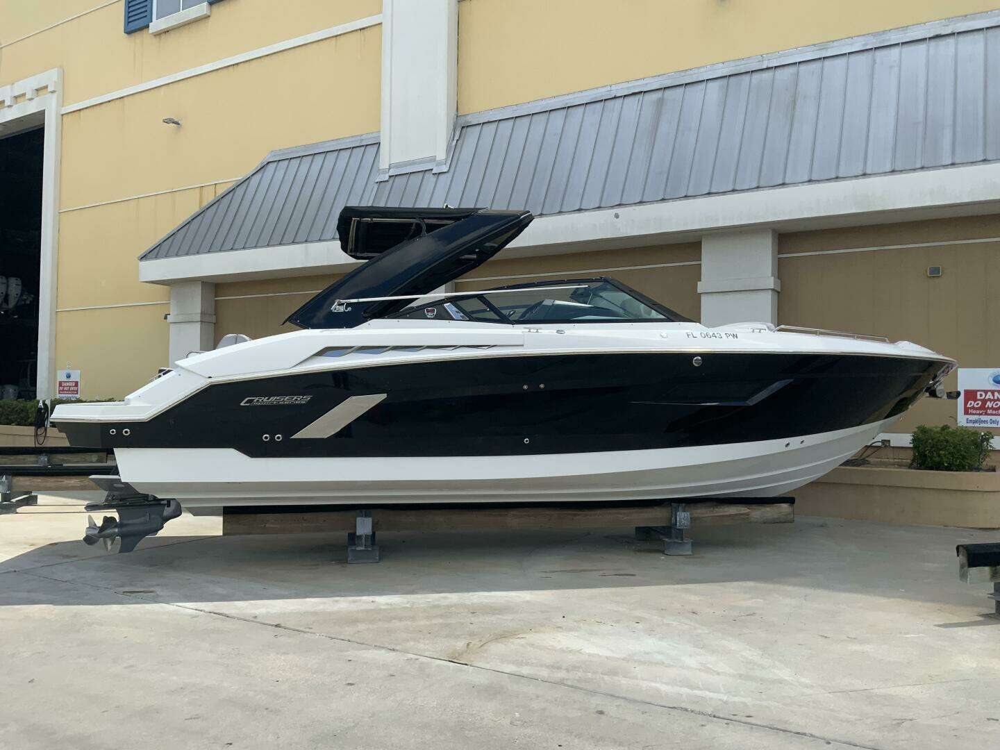 32ft Cruisers Sport Series Yacht For Sale 32ft Cruisers Sport Series Yacht For Sale