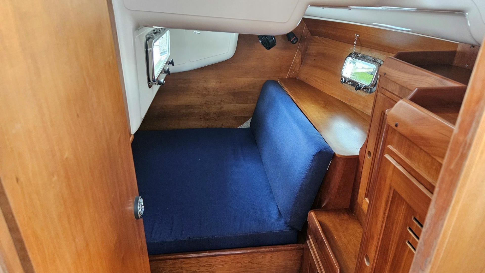 35ft Freedom Yacht For Sale