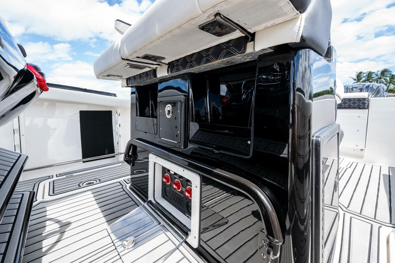 FLOATING STONES 29ft Tidewater Yacht For Sale
