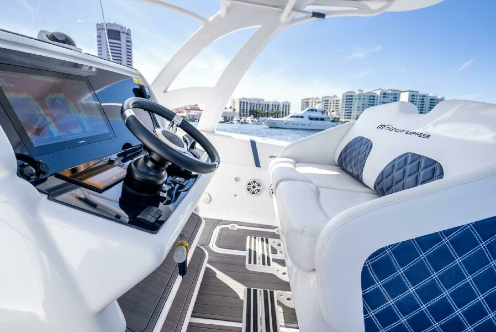 34ft Midnight Express Yacht For Sale