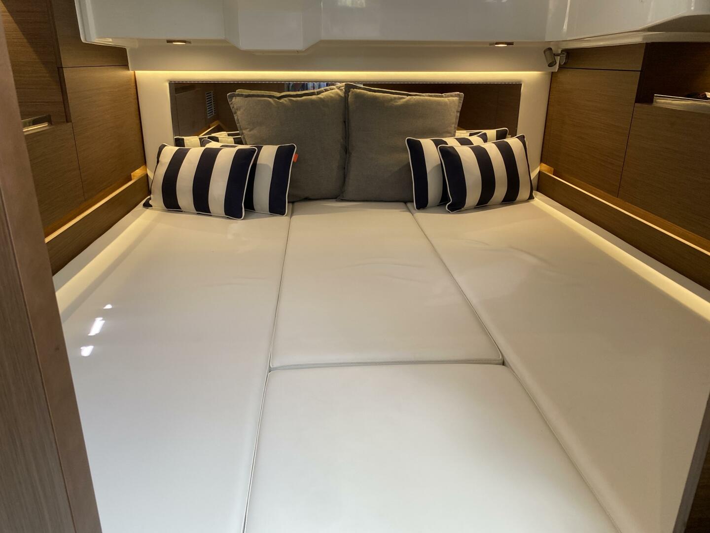 Rosie 3 35ft Jeanneau Yacht For Sale