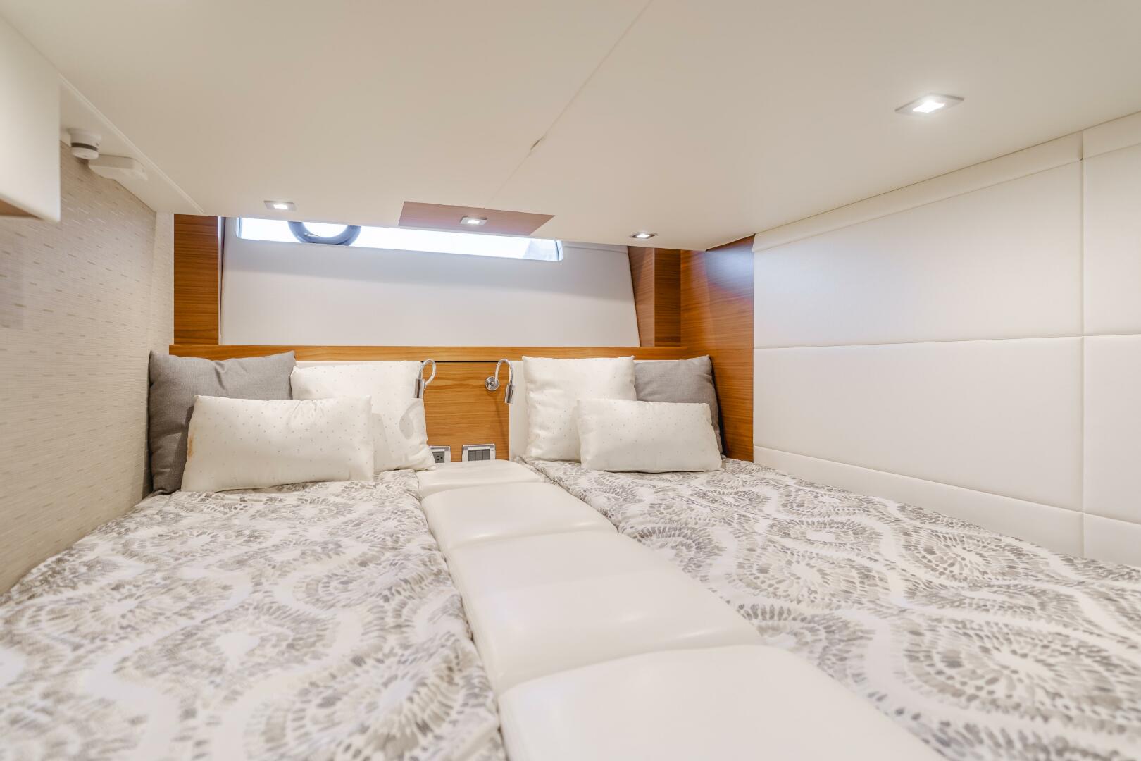 CHAPTER THREE 44ft Tiara Yachts Yacht For Sale