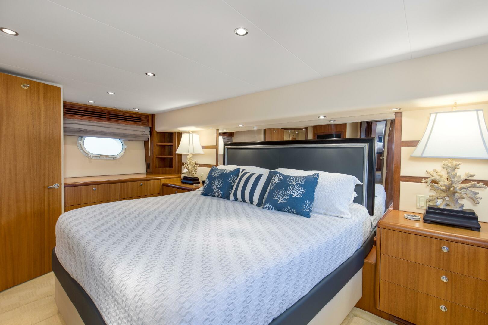 2007 68 Hatteras 68 Enclosed Bridge REFUGE Master Stateroom 