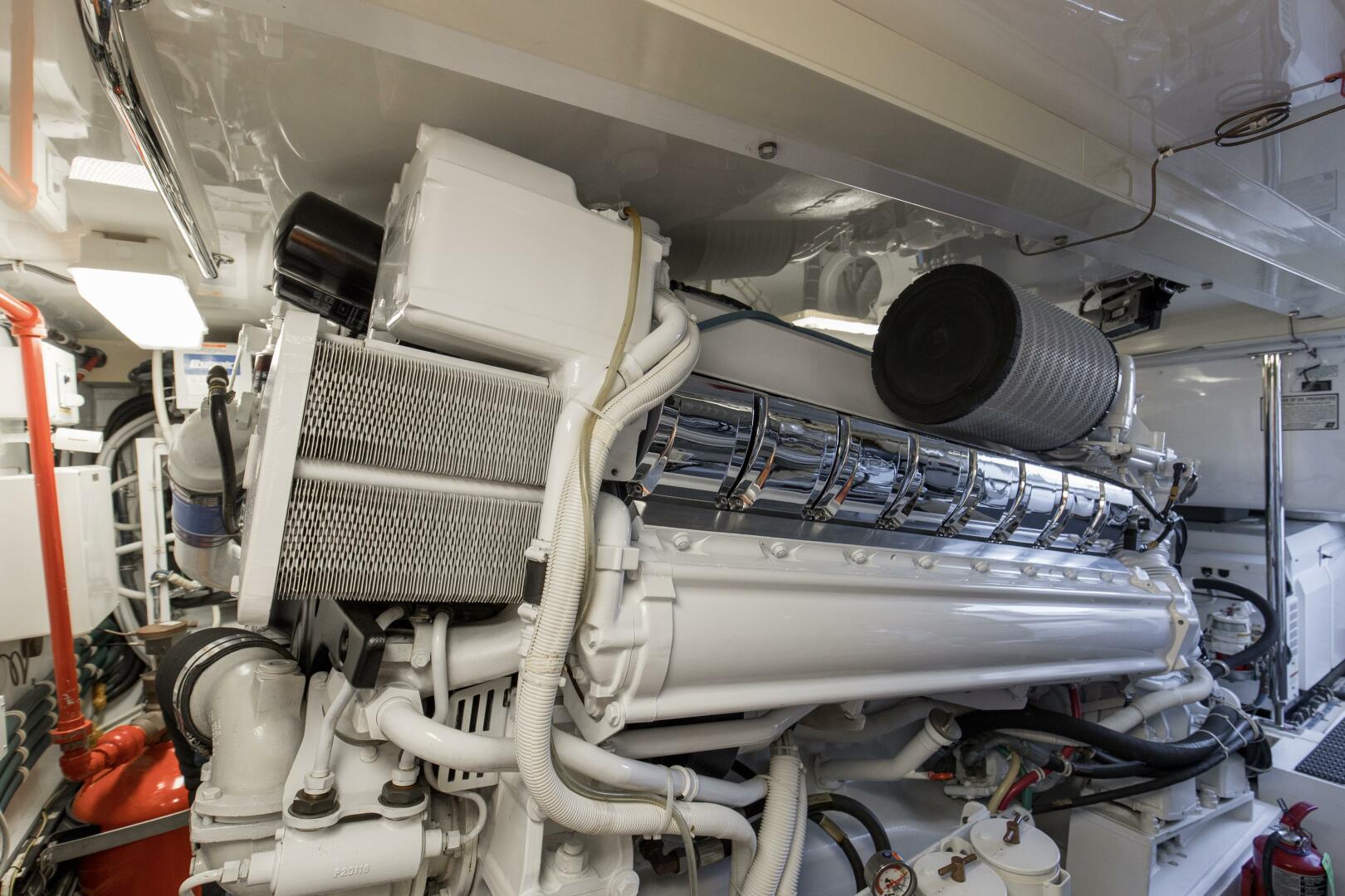 2007 68 Hatteras 68 Enclosed Bridge REFUGE Engine Room (1)