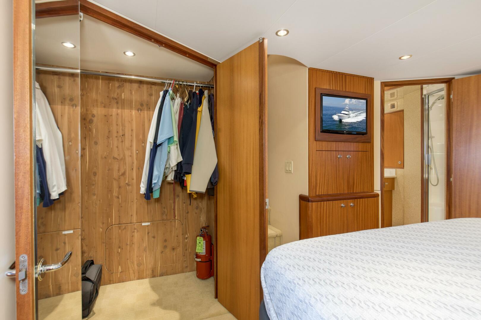 2007 68 Hatteras 68 Enclosed Bridge REFUGE Master Stateroom 