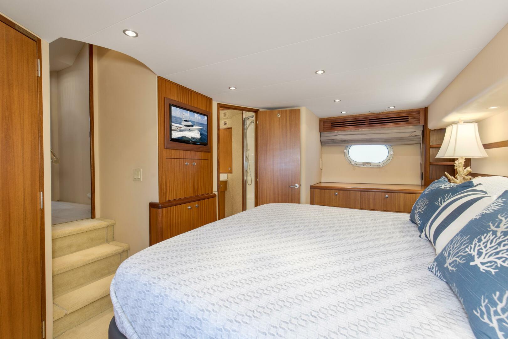 2007 68 Hatteras 68 Enclosed Bridge REFUGE Master Stateroom 