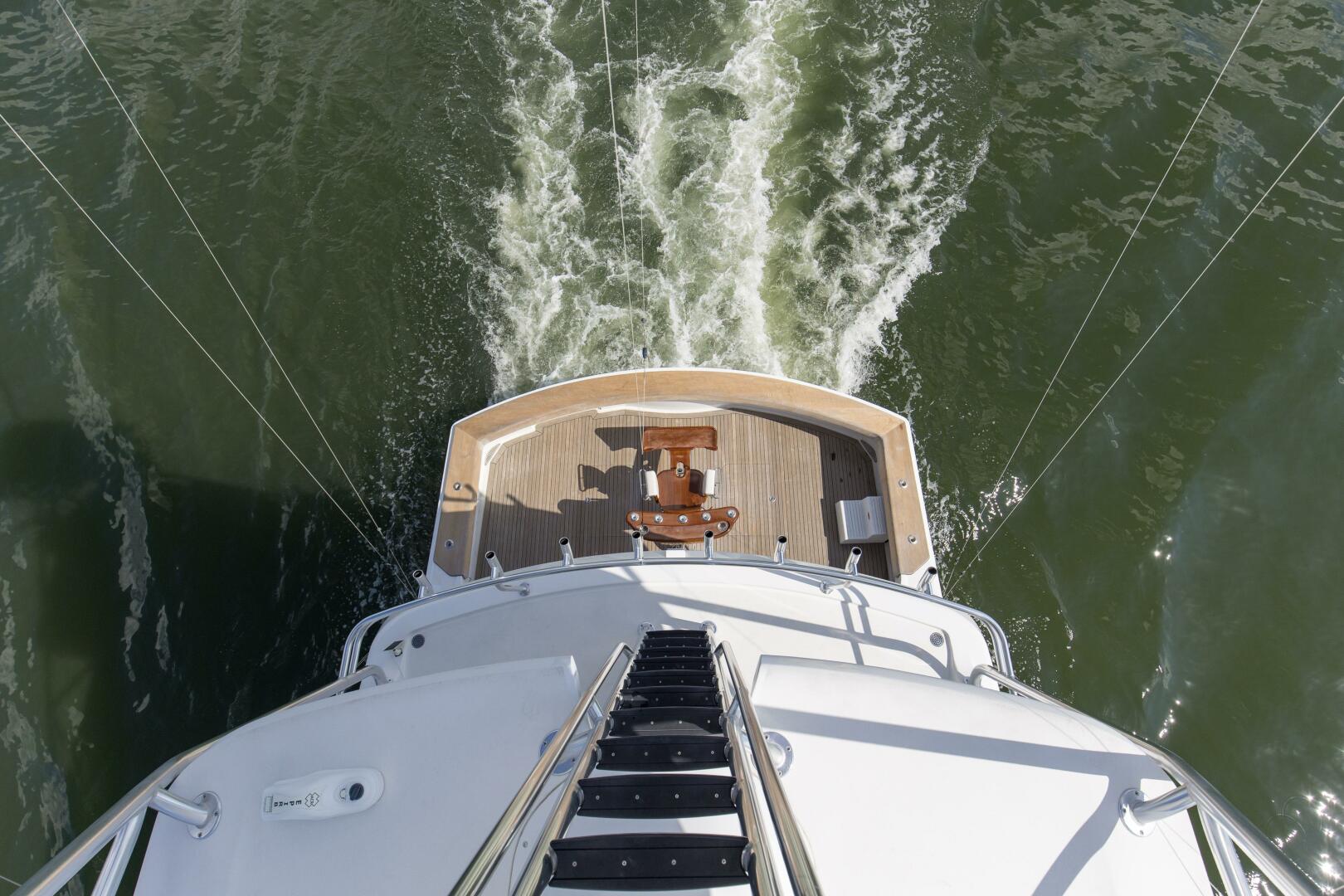 2007 68 Hatteras 68 Enclosed Bridge REFUGE Cockpit (1)