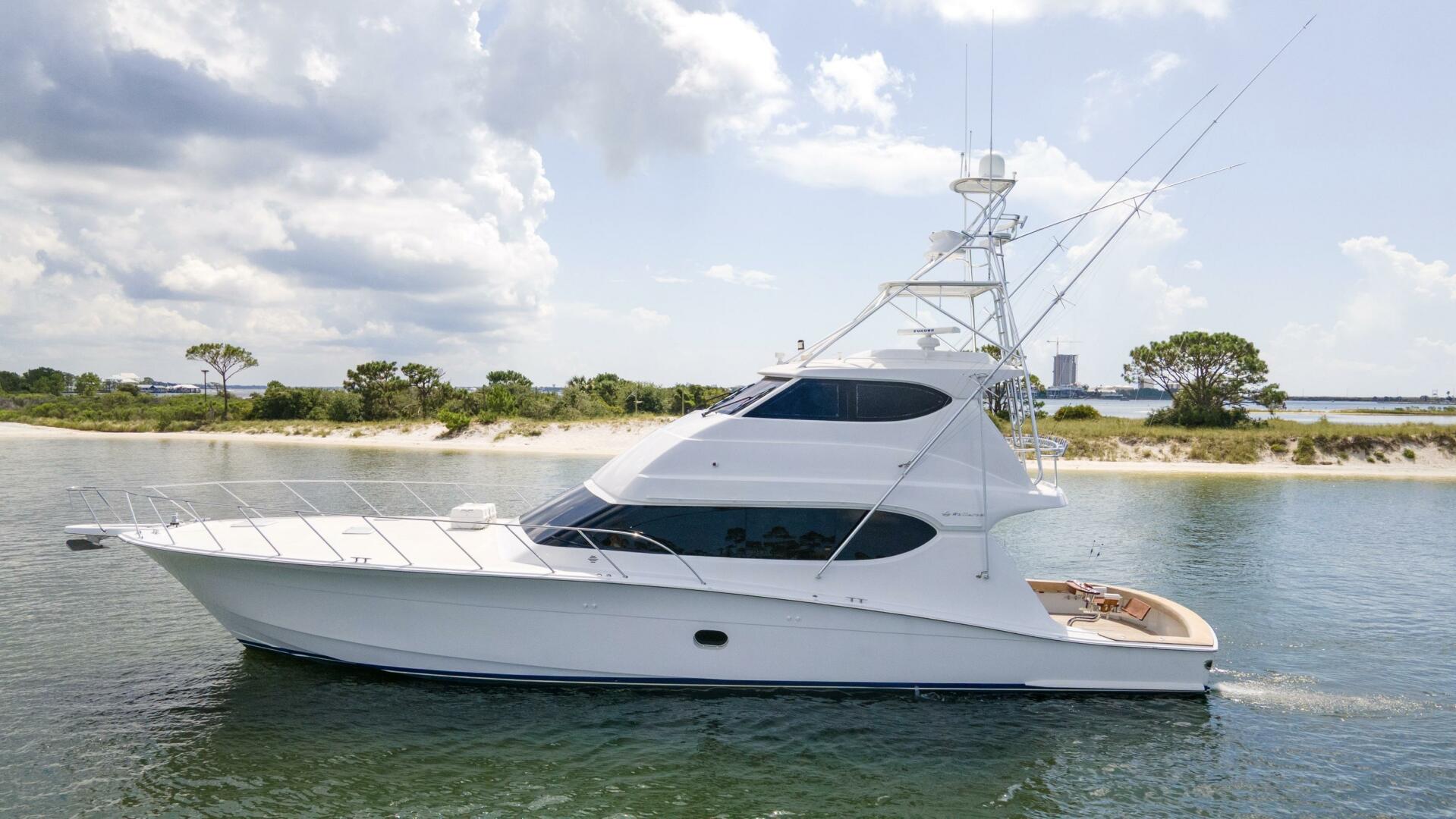 2007 68 Hatteras 68 Enclosed Bridge REFUGE Exterior Profile 