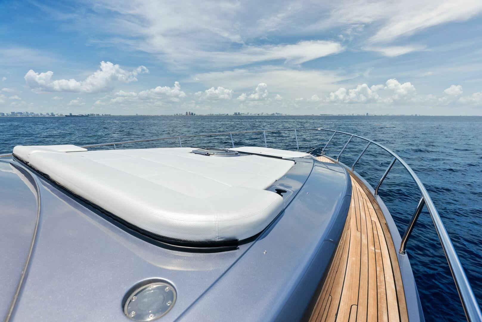 2024 Pershing 6X Bow Sundeck