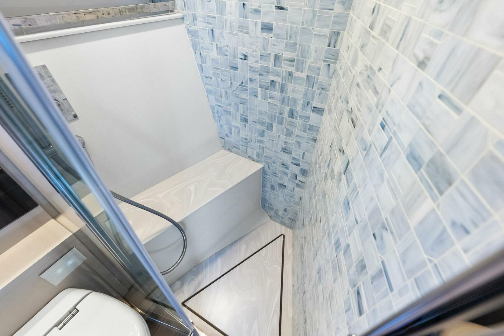 2024 Pershing 6X Master Shower