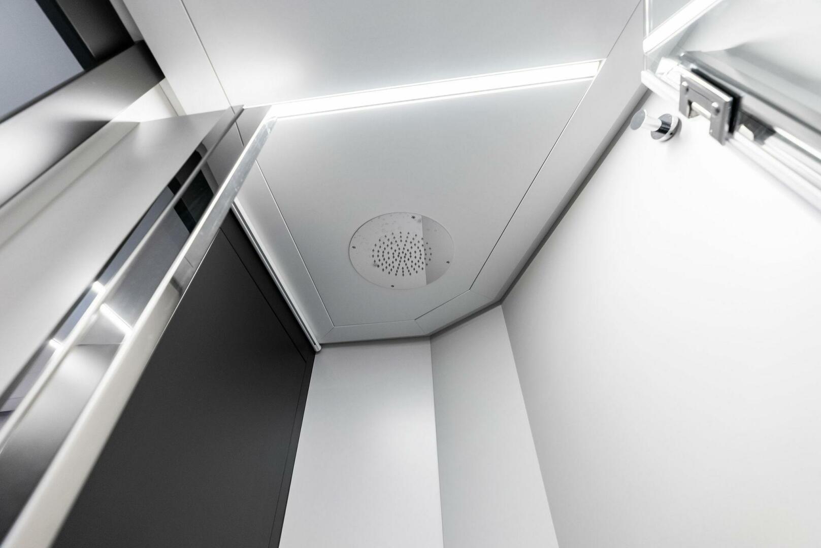 2024 Pershing 6X VIP Shower