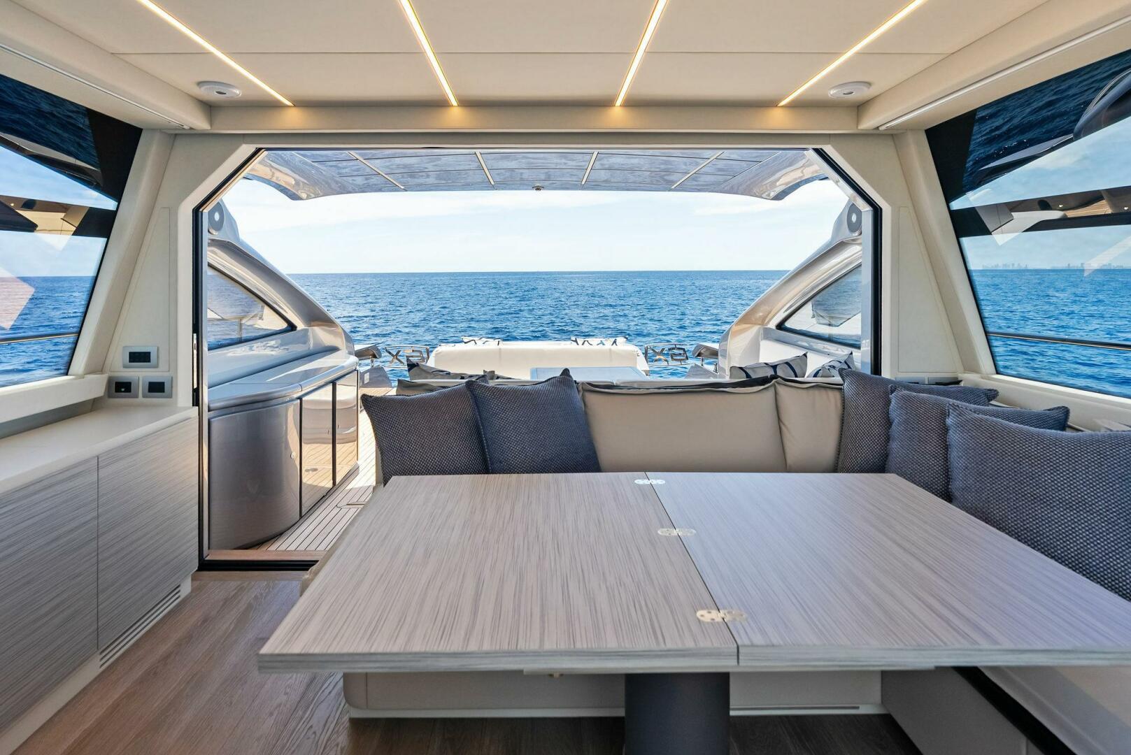 2024 Pershing 6X Dinette