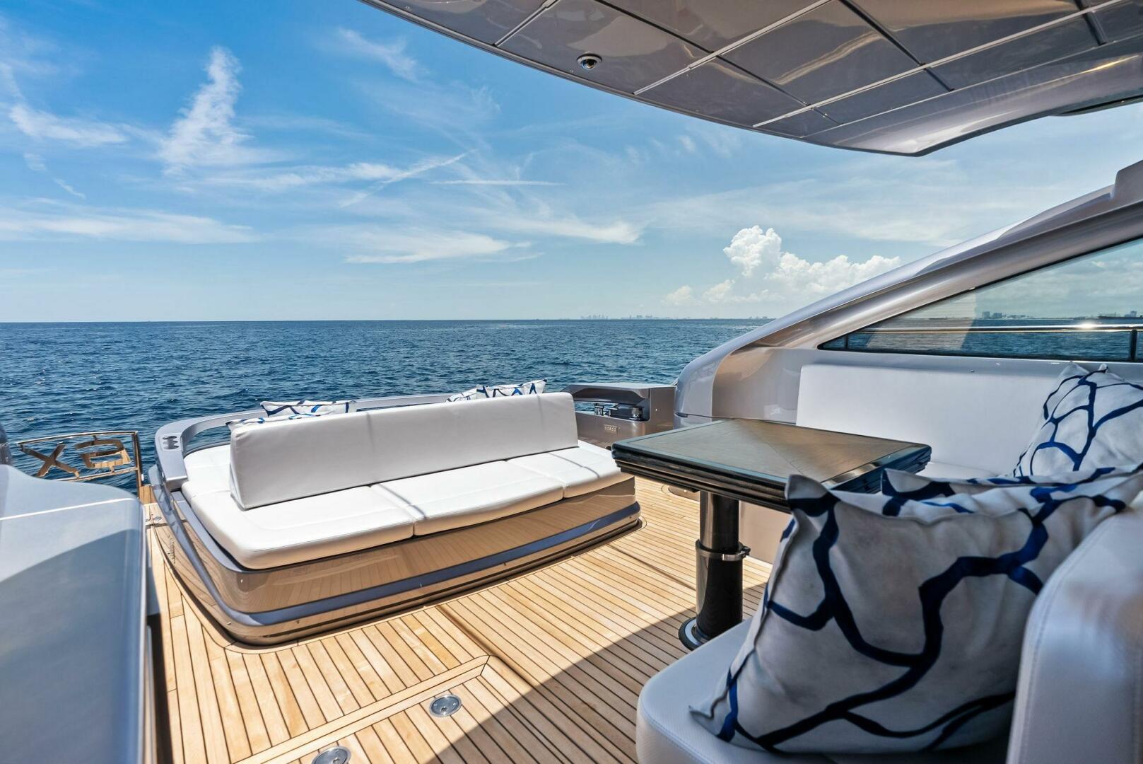 2024 Pershing 6X Salon 