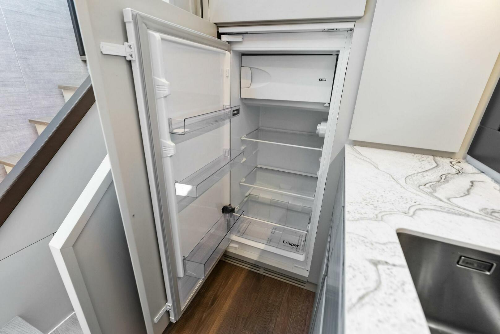 2024 Pershing 6X galley