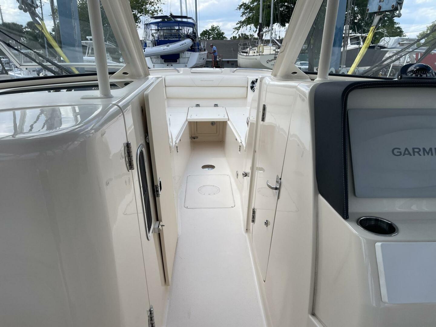 Rennie 32ft Grady White Yacht For Sale