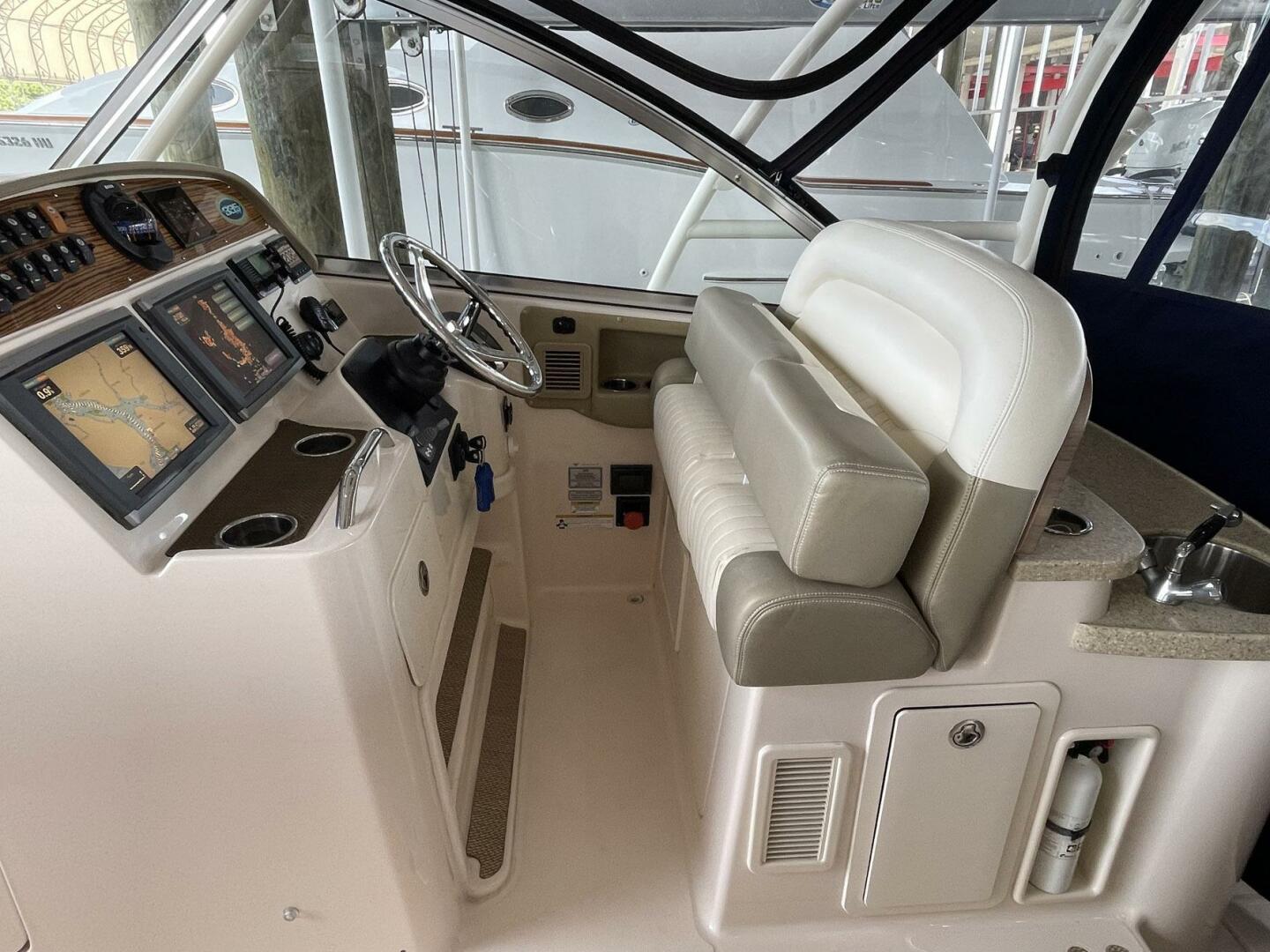 33ft Grady White Yacht For Sale