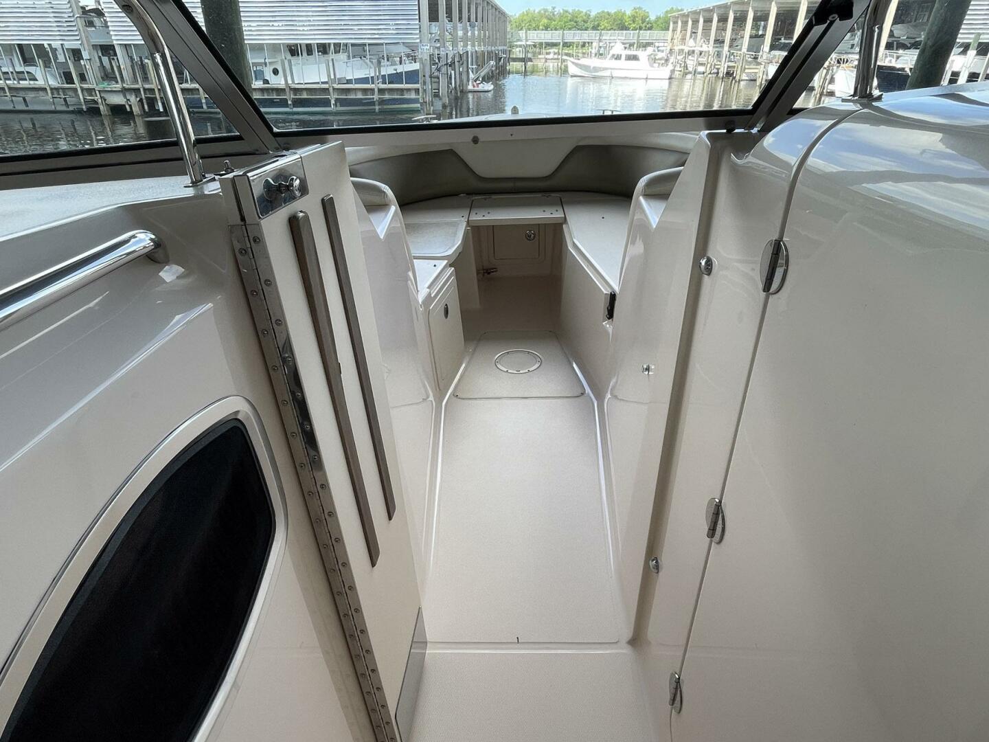33ft Grady White Yacht For Sale