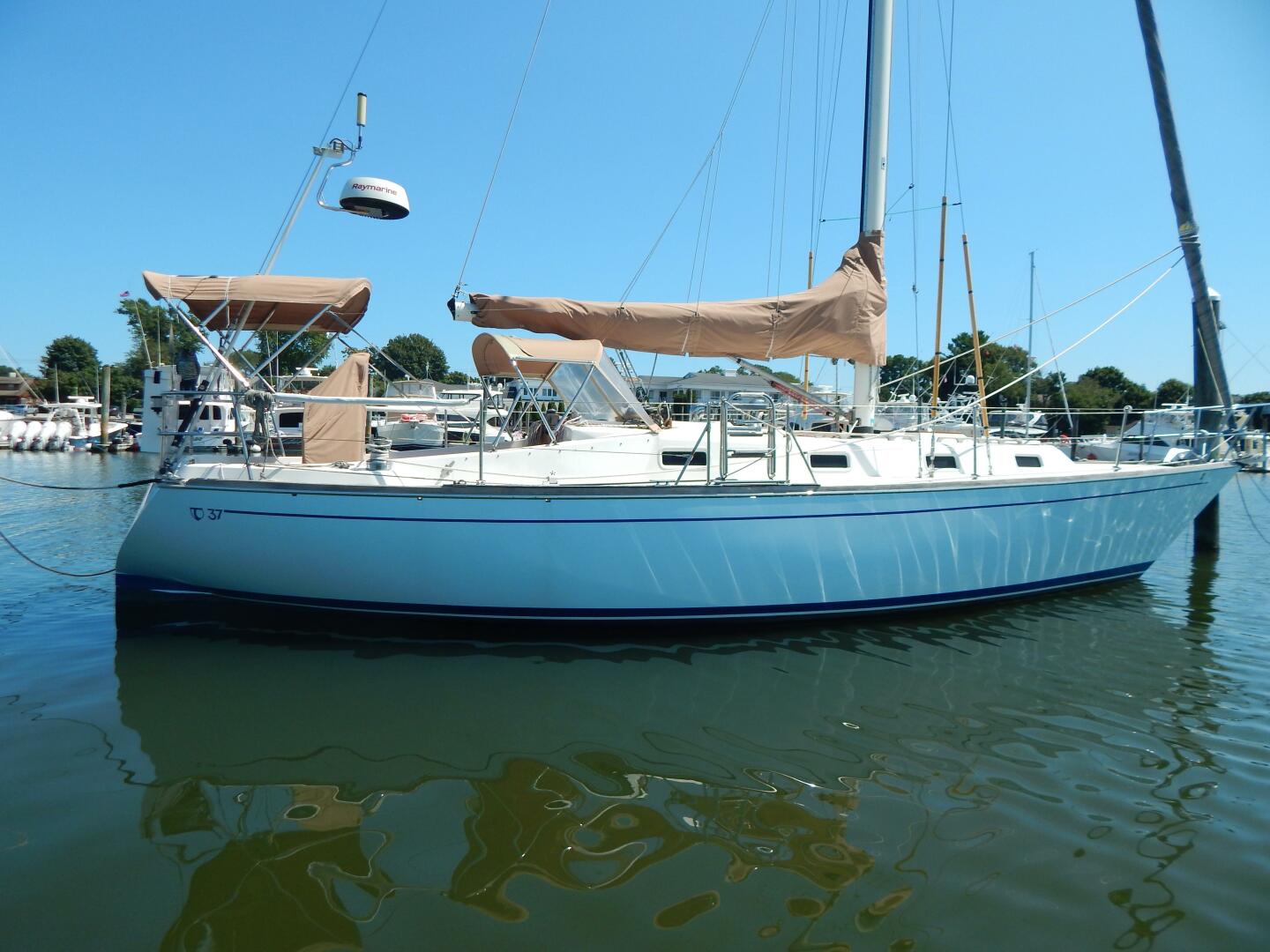 Sandpiper 37ft Tartan Yacht For Sale