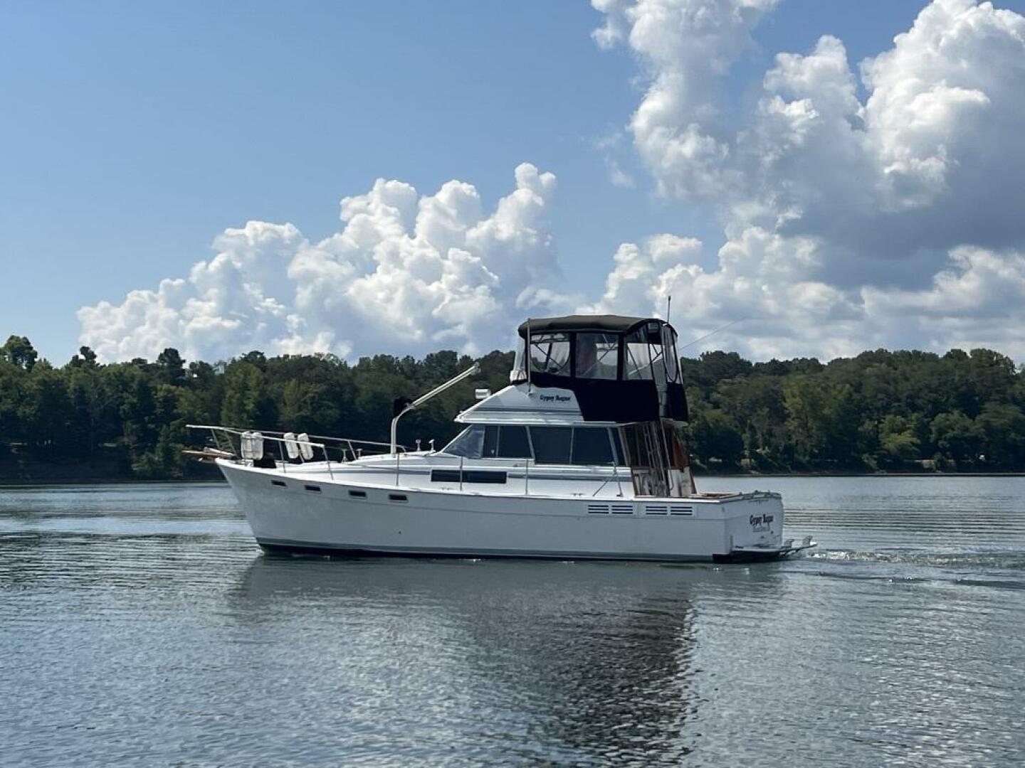 Gypsy Rouge 38ft Bayliner Yacht For Sale