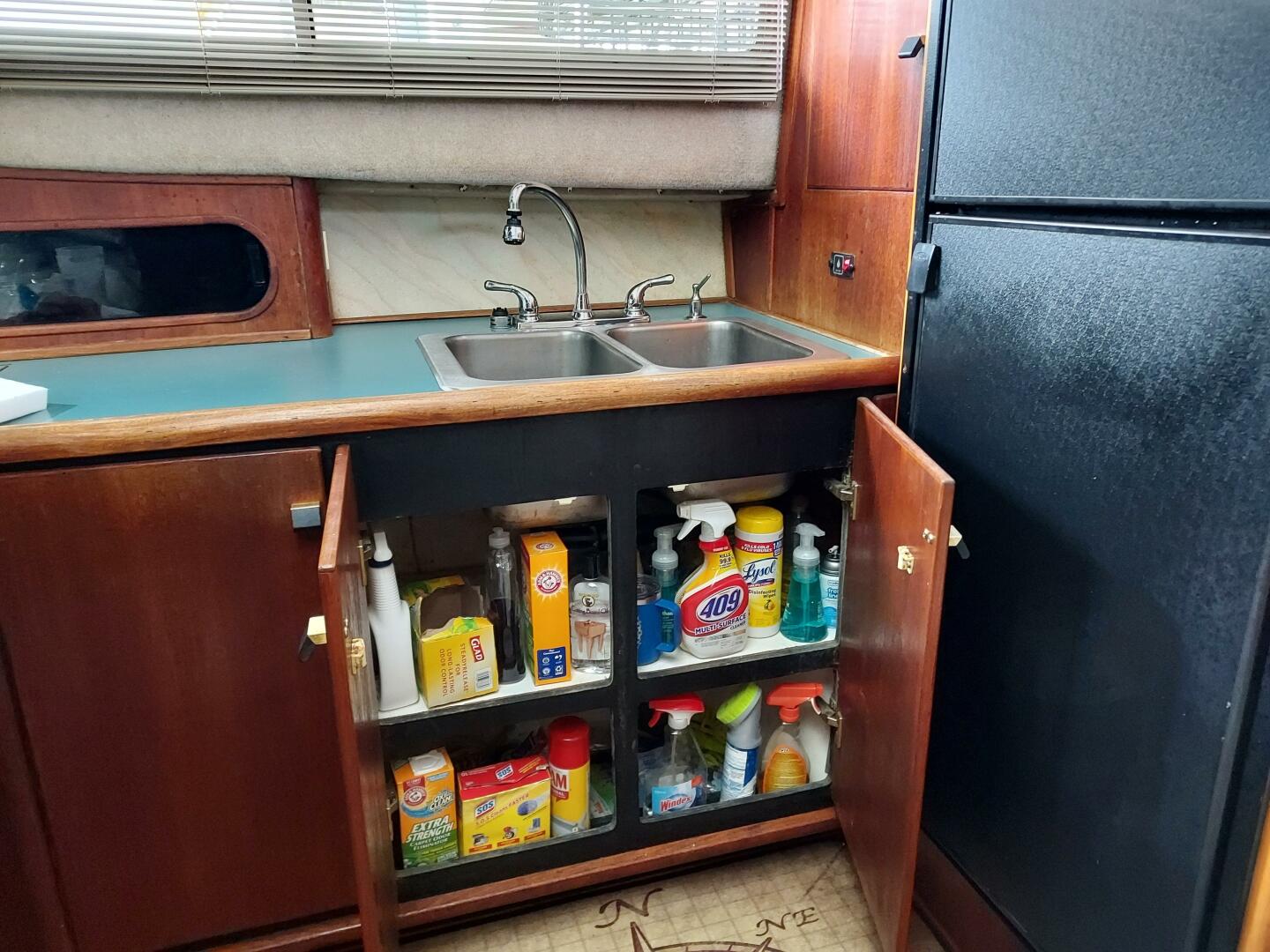 Gypsy Rouge 38ft Bayliner Yacht For Sale