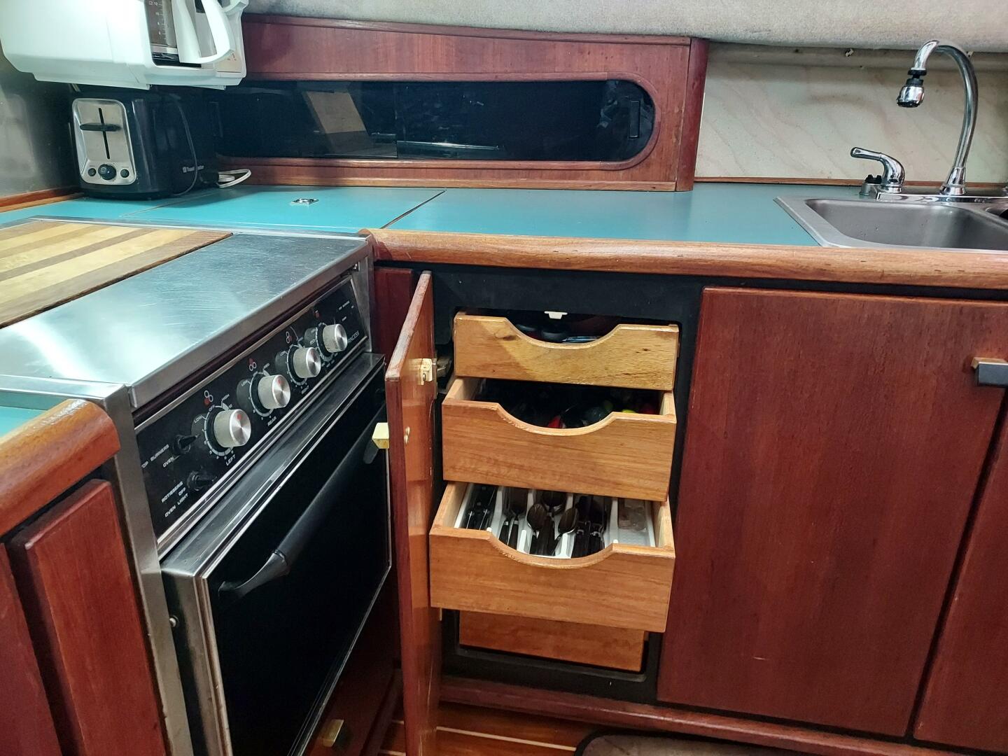 Gypsy Rouge 38ft Bayliner Yacht For Sale