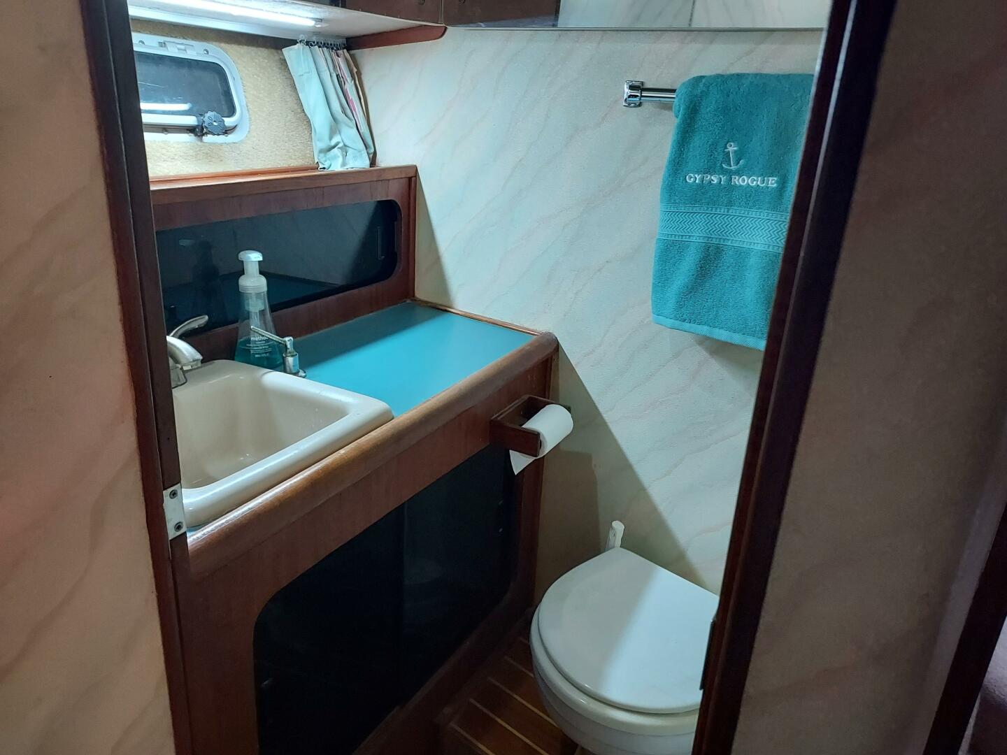 Gypsy Rouge 38ft Bayliner Yacht For Sale