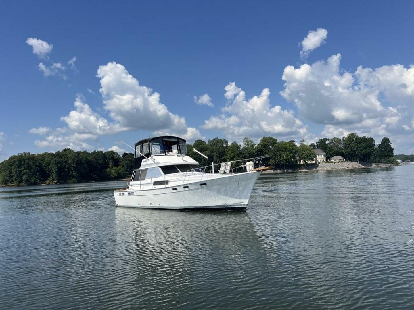 Gypsy Rouge 38ft Bayliner Yacht For Sale