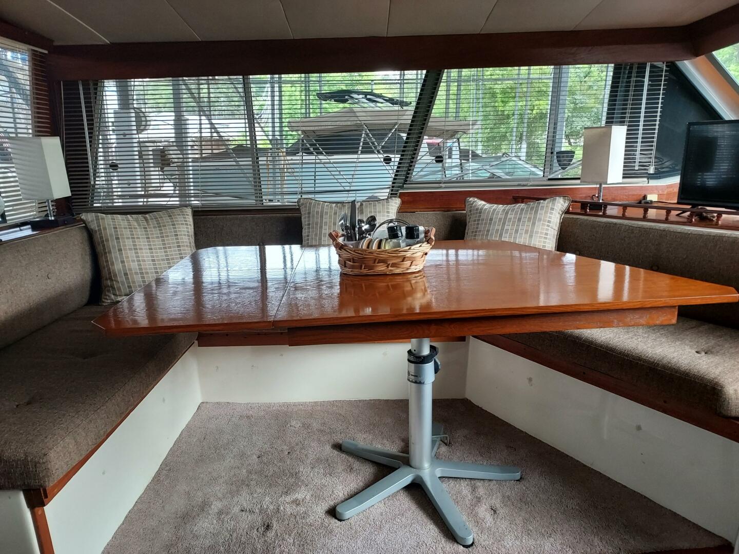 Gypsy Rouge 38ft Bayliner Yacht For Sale