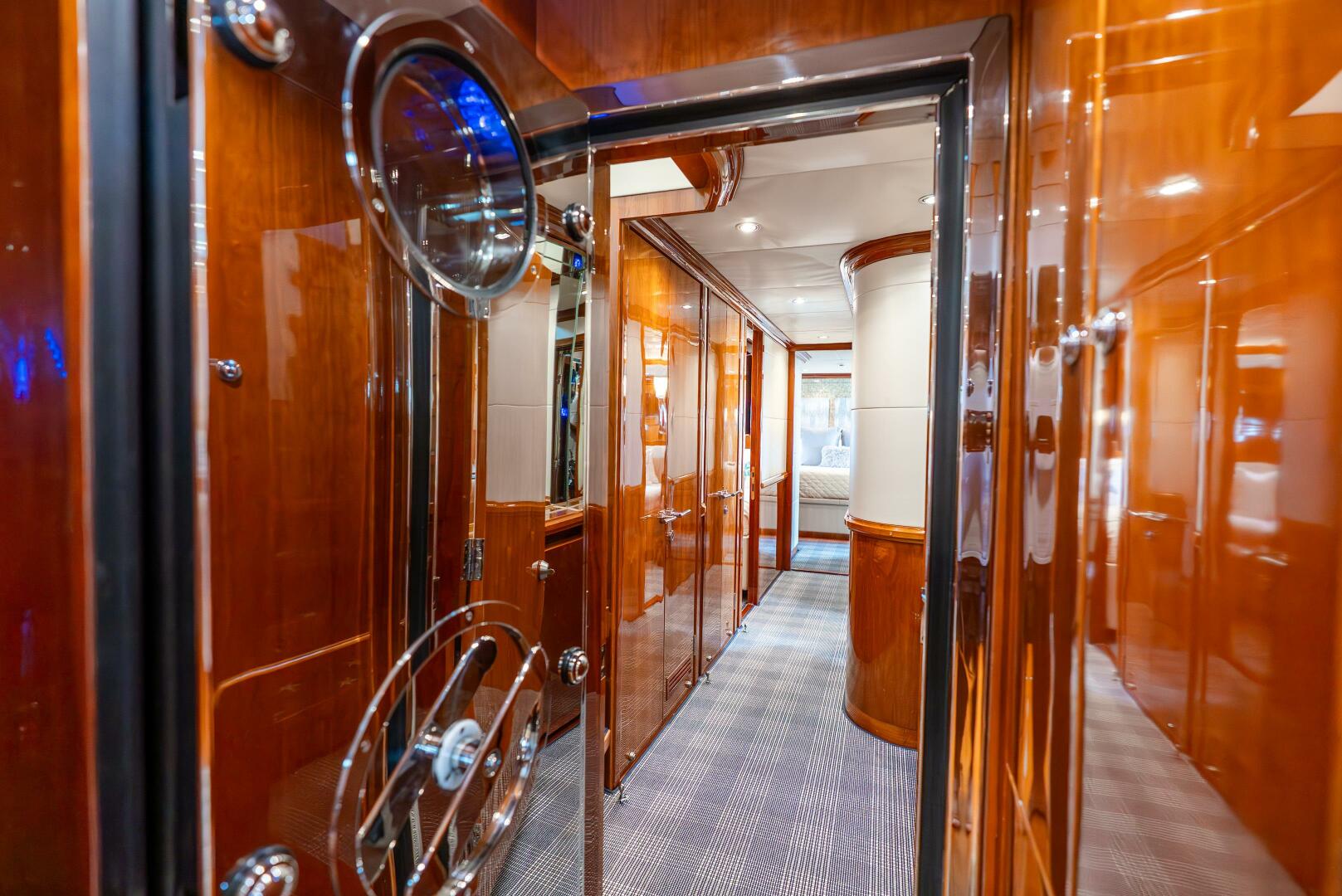 Done Deal 101ft Hargrave Yacht For Sale