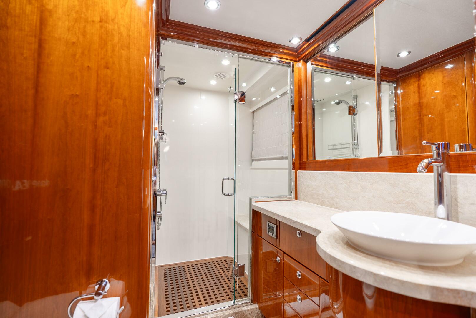 Done Deal 101ft Hargrave Yacht For Sale