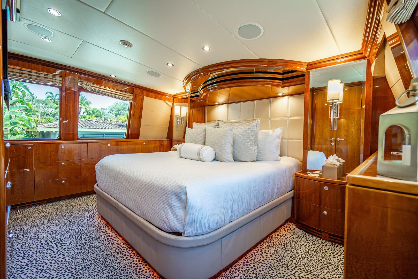 Done Deal 101ft Hargrave Yacht For Sale