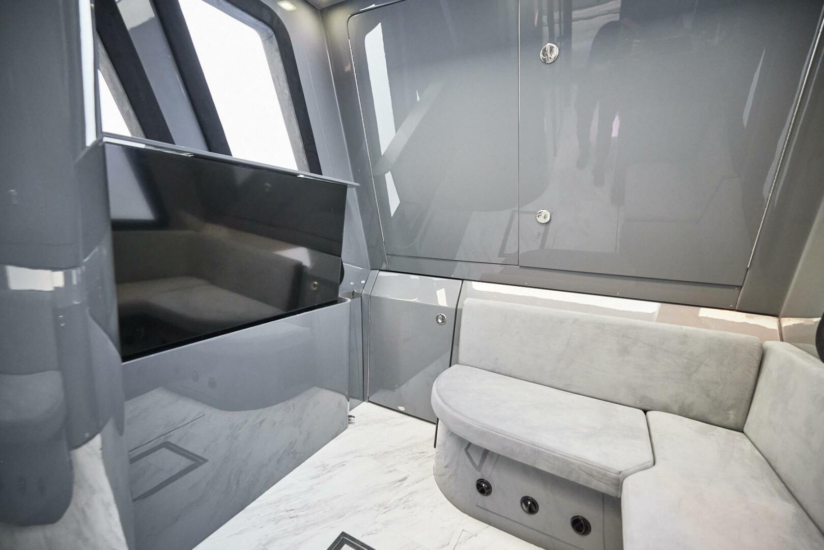 MR  LUCKY 52ft Midnight Express Yacht For Sale