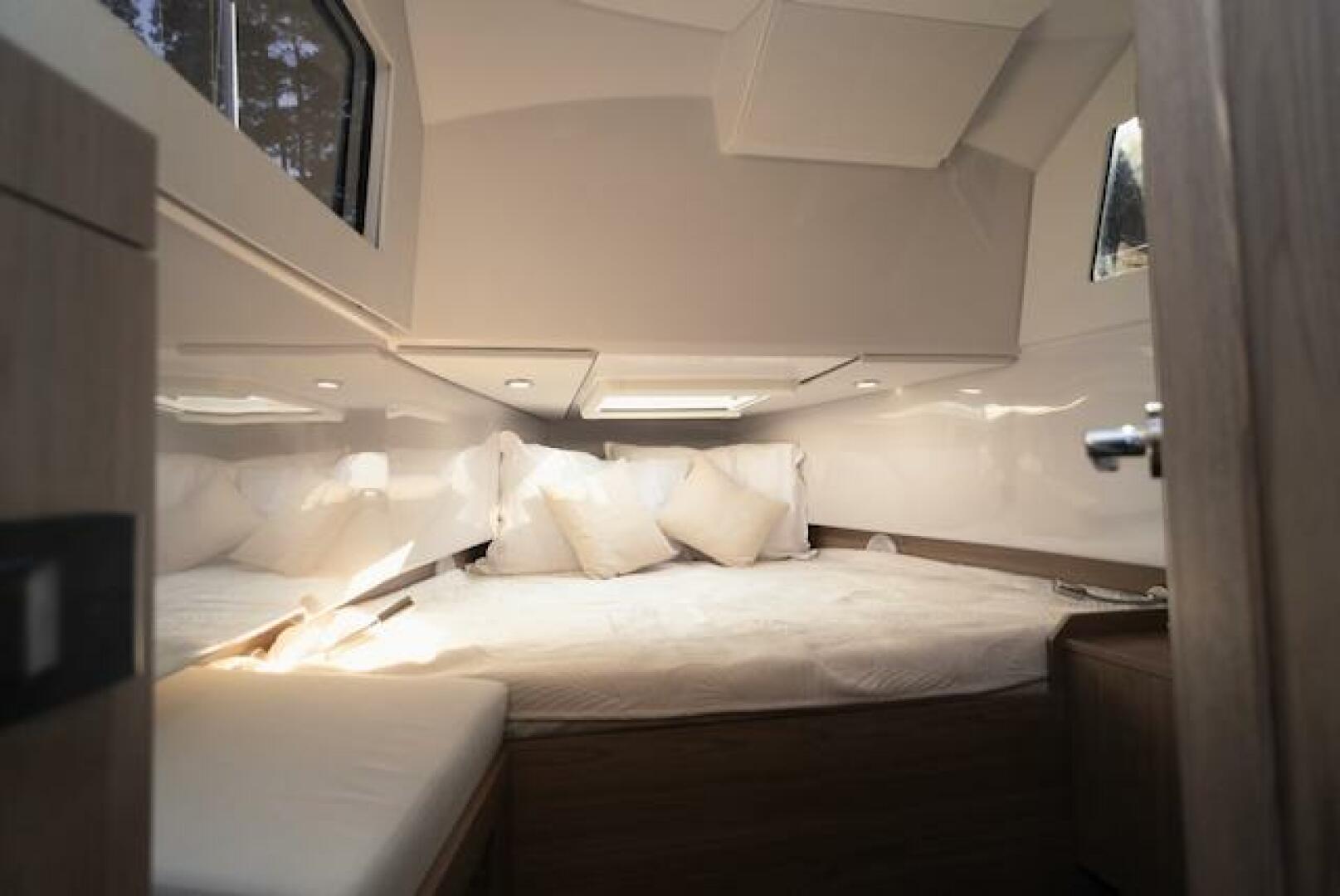 VIRTUE YACHTS V10 T-Tops