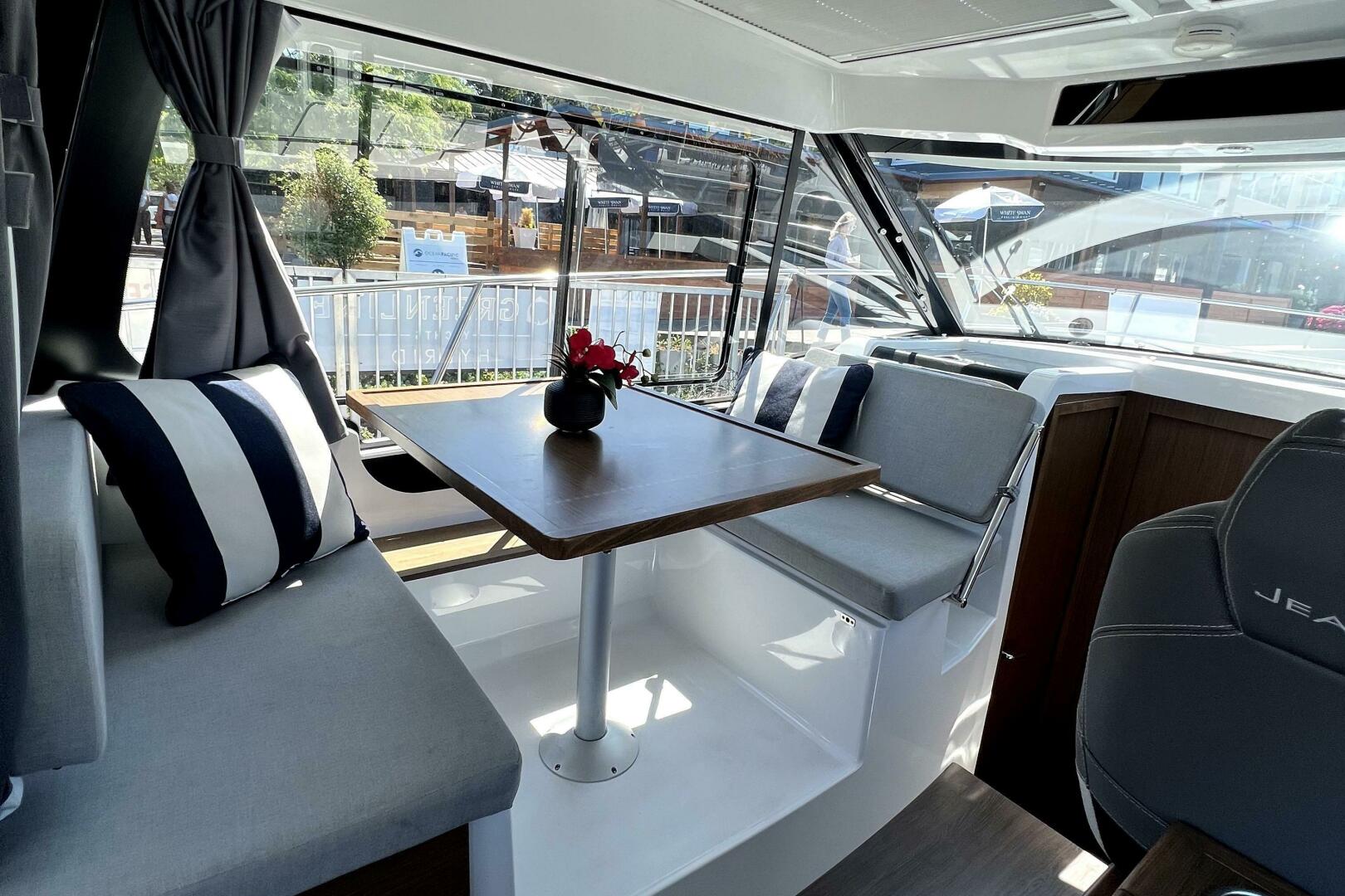 Relation Ship 29ft Jeanneau Yacht For Sale