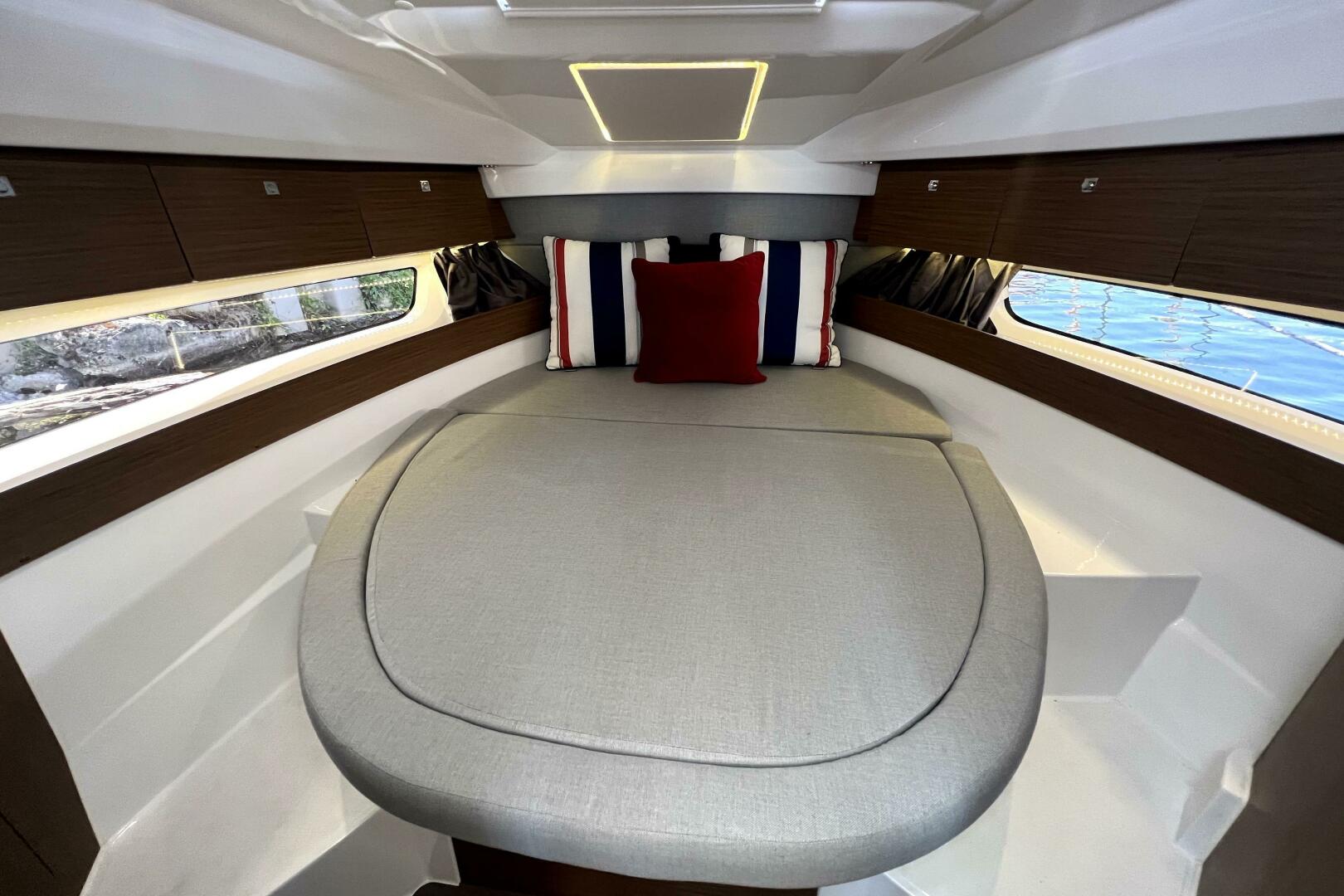 Relation Ship 29ft Jeanneau Yacht For Sale