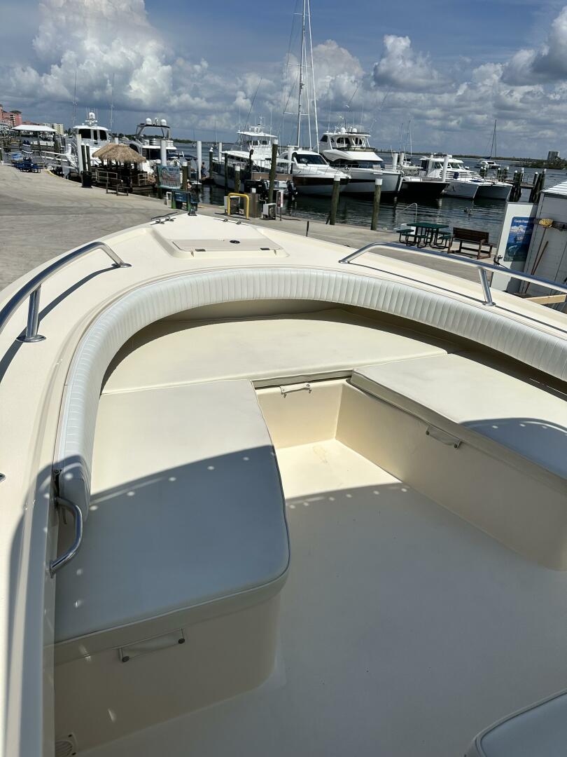 2008 Parker 2501 Center Console - Bow