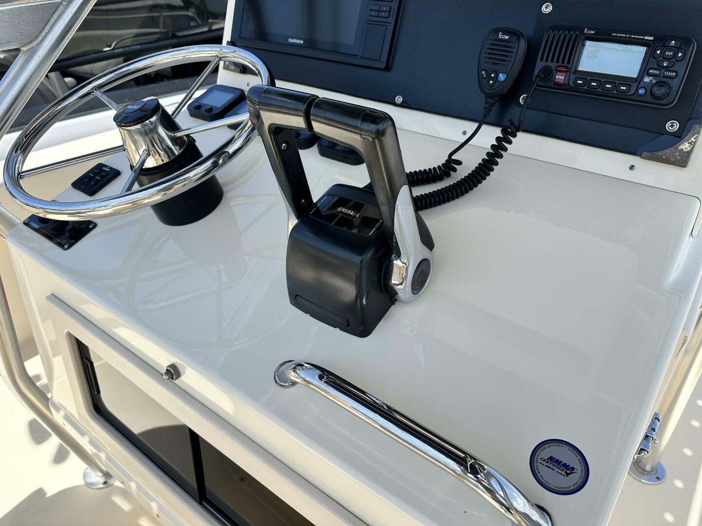 2008 Parker 2501 Center Console - Helm