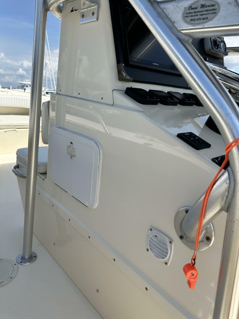 2008 Parker 2501 Center Console - Console