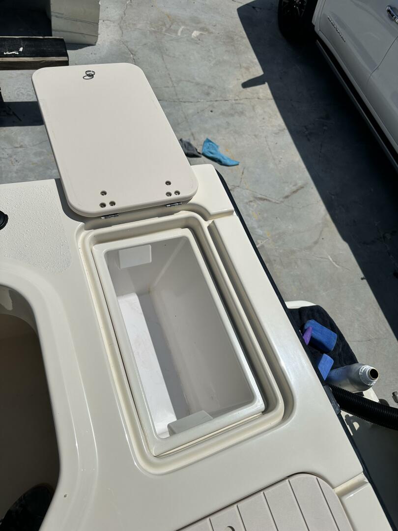 2008 Parker 2501 Center Console - Livewell