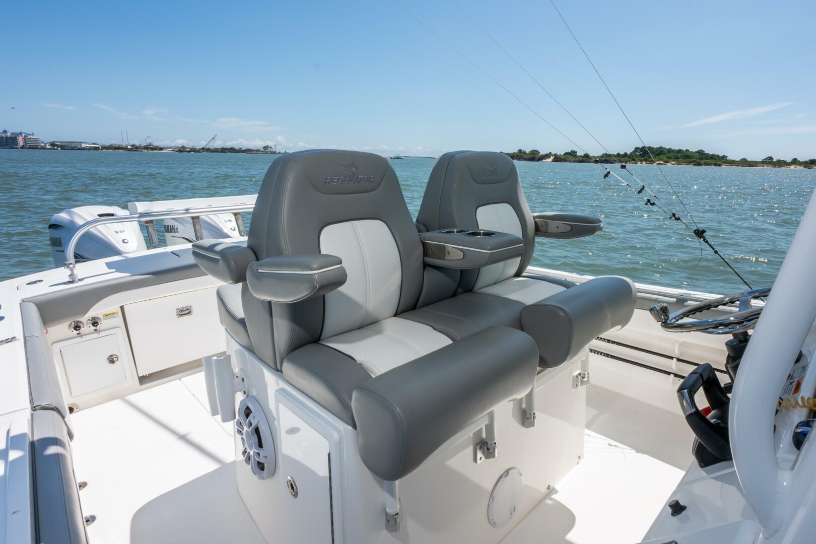 2022 Regulator 31 Dave 090