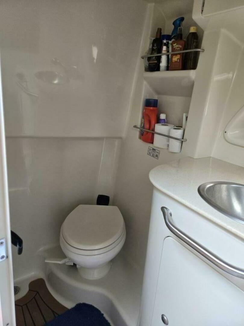 NO WOKE ZONE 33ft Sea Ray Yacht For Sale