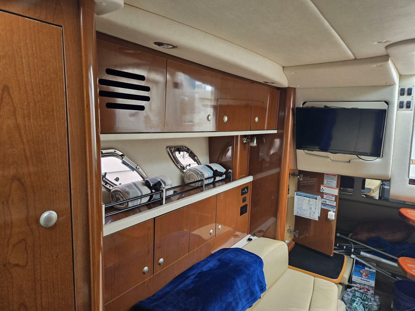 NO WOKE ZONE 33ft Sea Ray Yacht For Sale