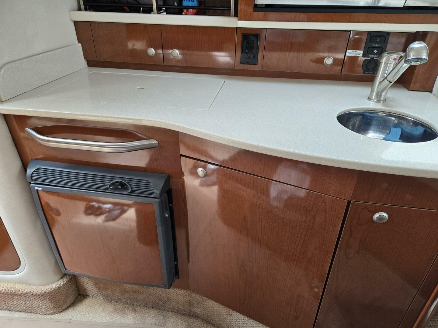 NO WOKE ZONE 33ft Sea Ray Yacht For Sale