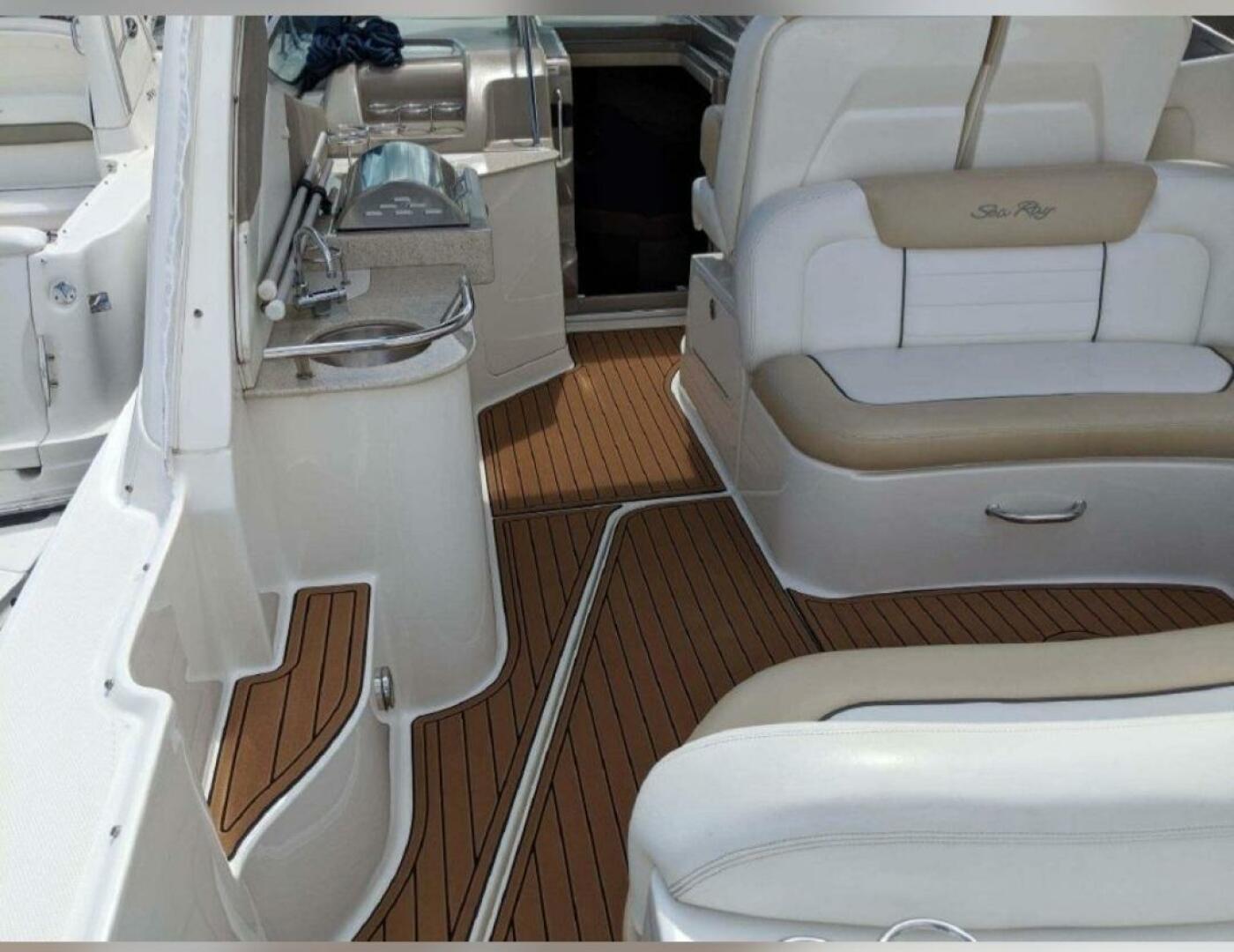 NO WOKE ZONE 33ft Sea Ray Yacht For Sale