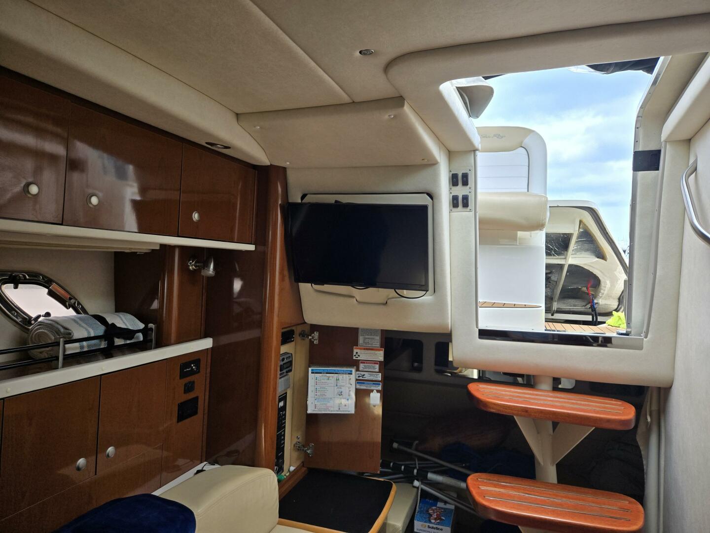 NO WOKE ZONE 33ft Sea Ray Yacht For Sale